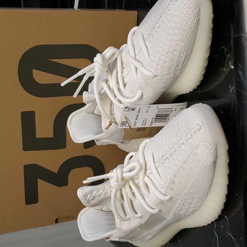 NWT YEEZY 350 V2 BONE 7.5 MEN 8.5 WOMEN 100% AUTHENTIC